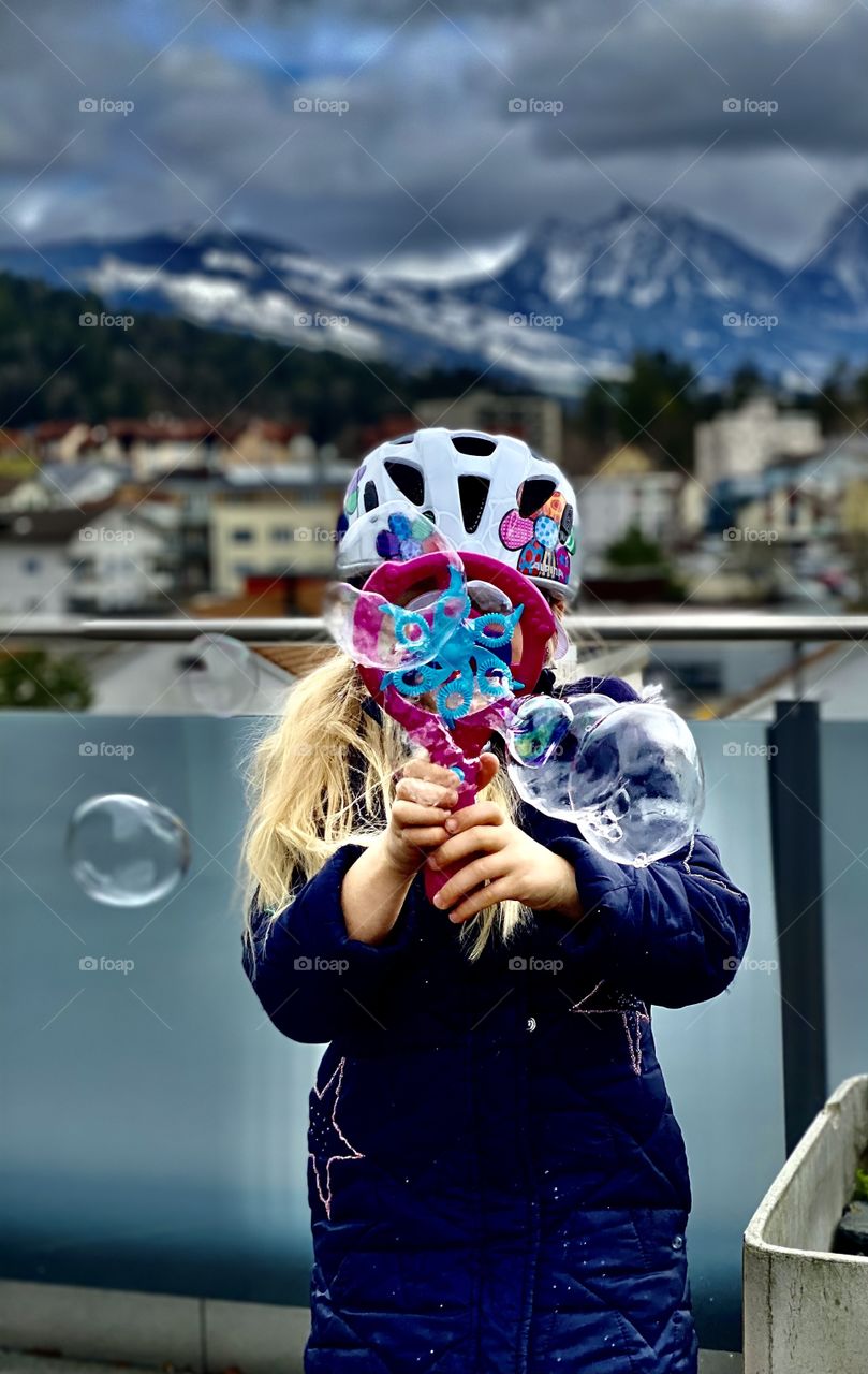 soap bubbles, the girl blows big soap bubbles