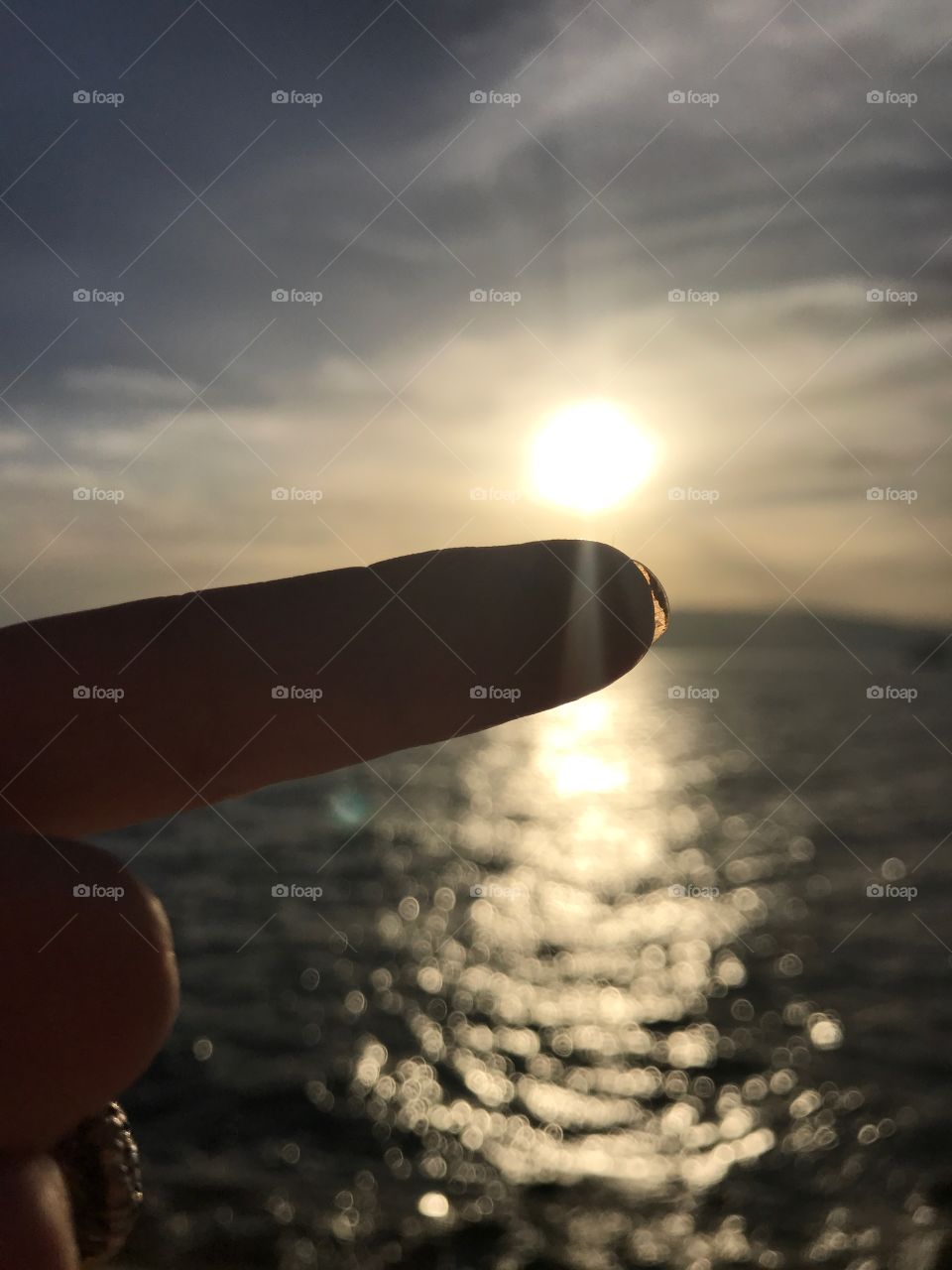 Sun-touch-sea