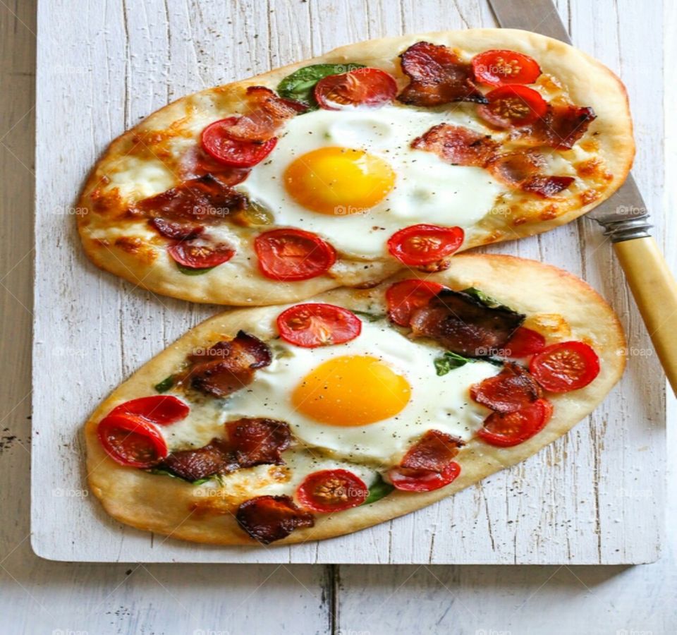 Home-made egg pizza