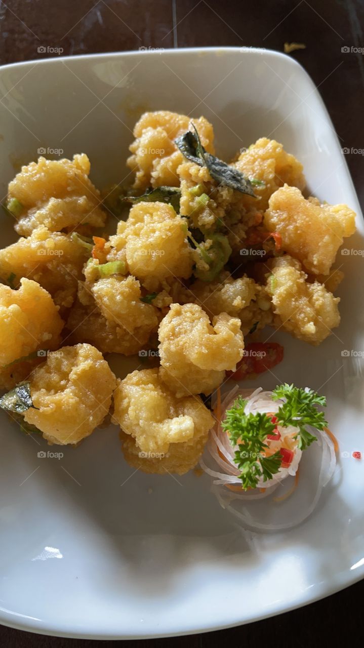 Only for food lovers, shrimp fried with pickles and sauce