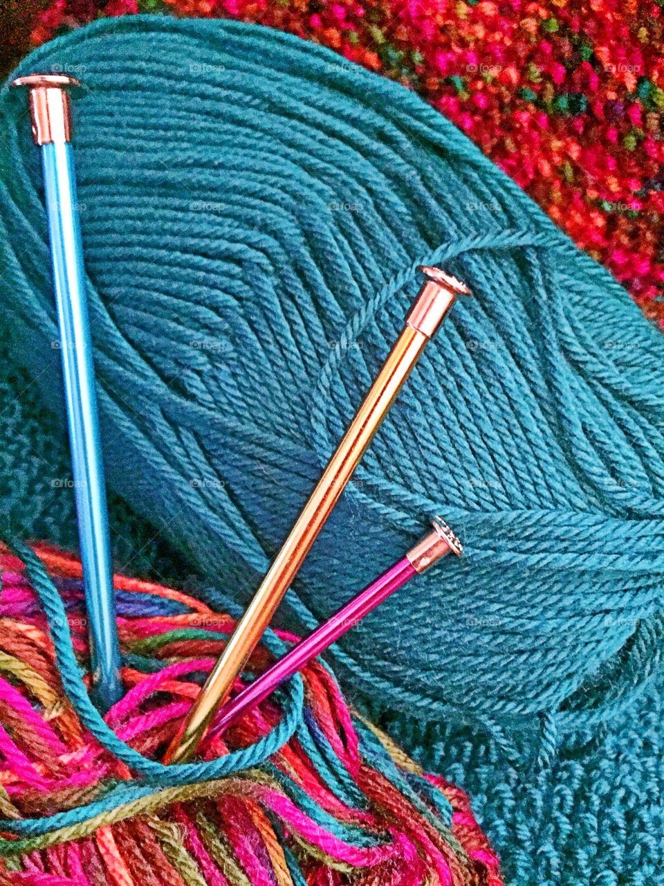 Yarn and knitting needles 