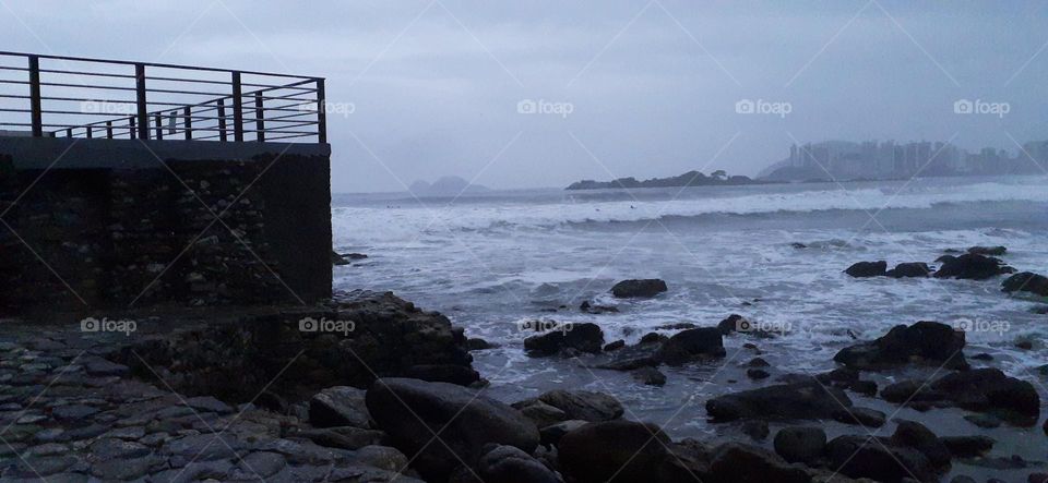 Day with rain in Guarujá beach