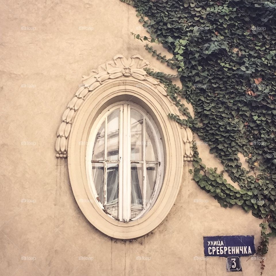 Old round window