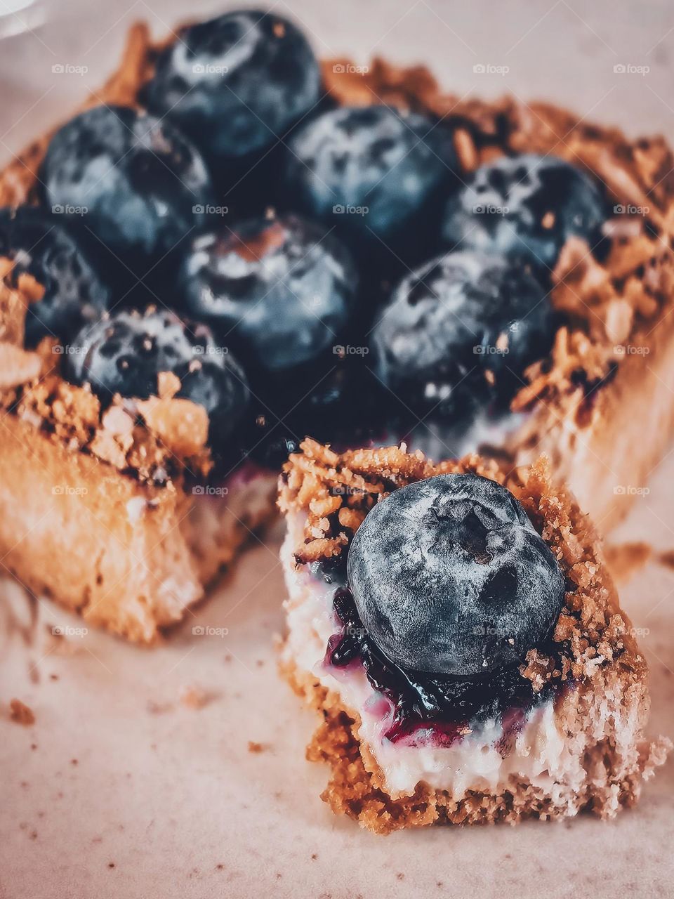 Tartlet with cream and blueberries