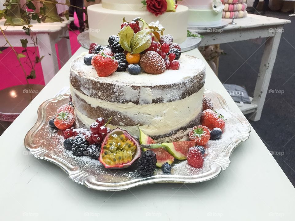 Naked Cake at a weddingfair.