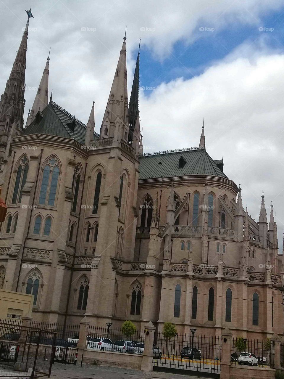 cúpulas y laterales de antigua catedral