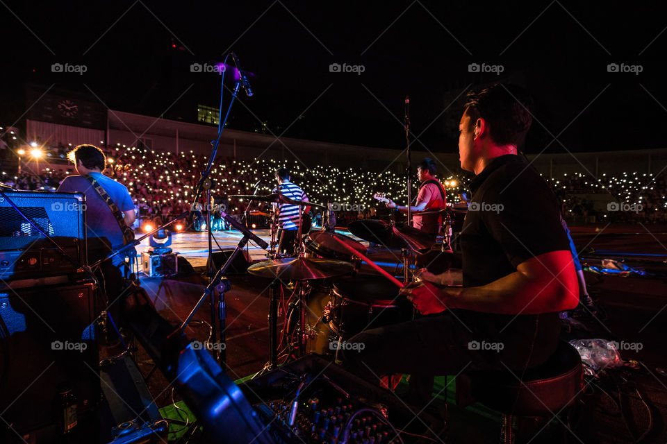 Musical band performance 