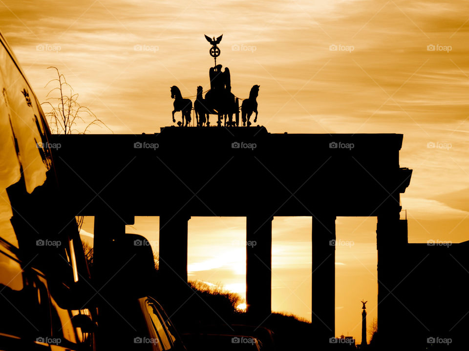 berlin silhouette evening quadriga by shotmaker