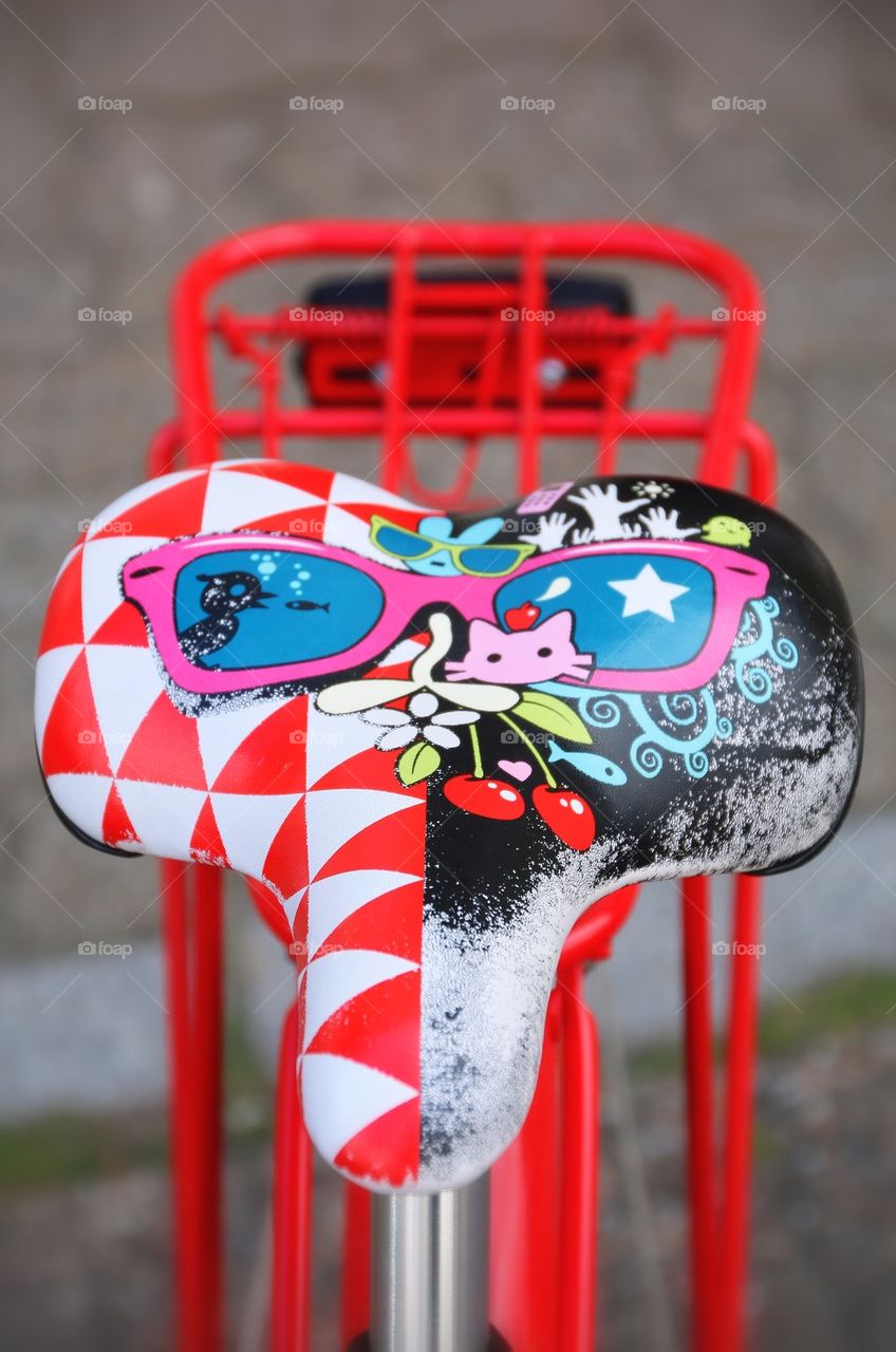 Artsy saddle