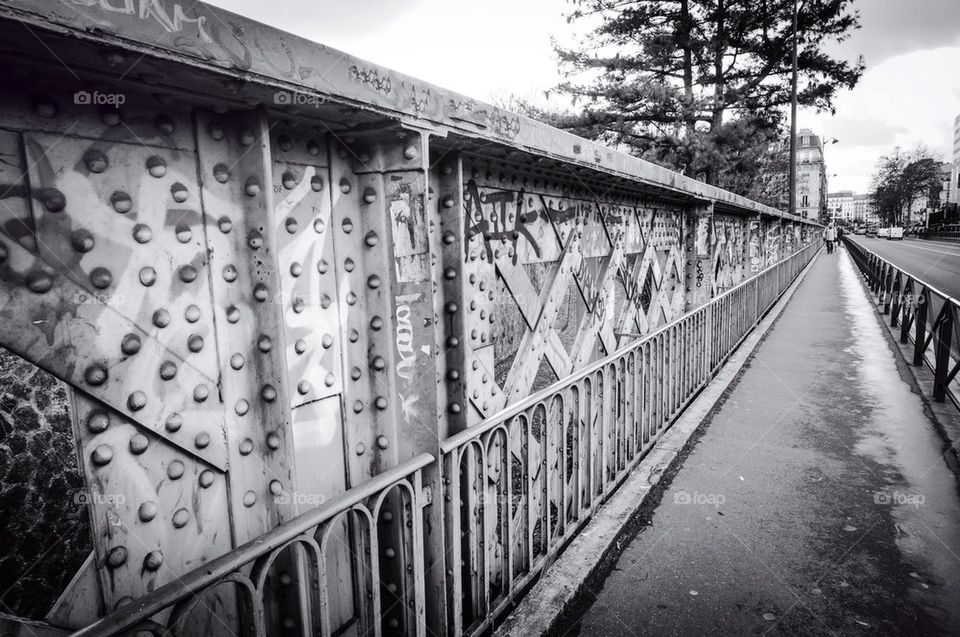 Black and white metal bridge