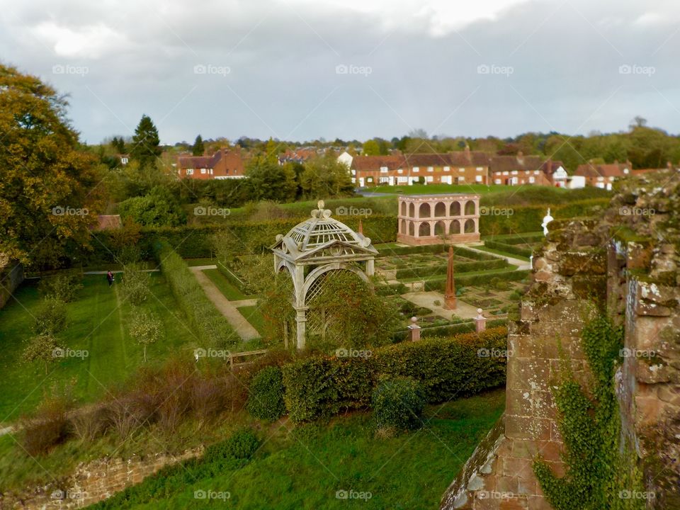 Kenilworth castle garden 