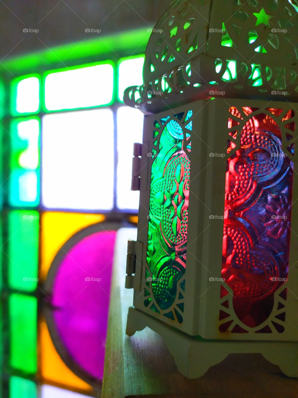 vidrios biselados de colores fuertes que inspiran al relax y la paz interior.