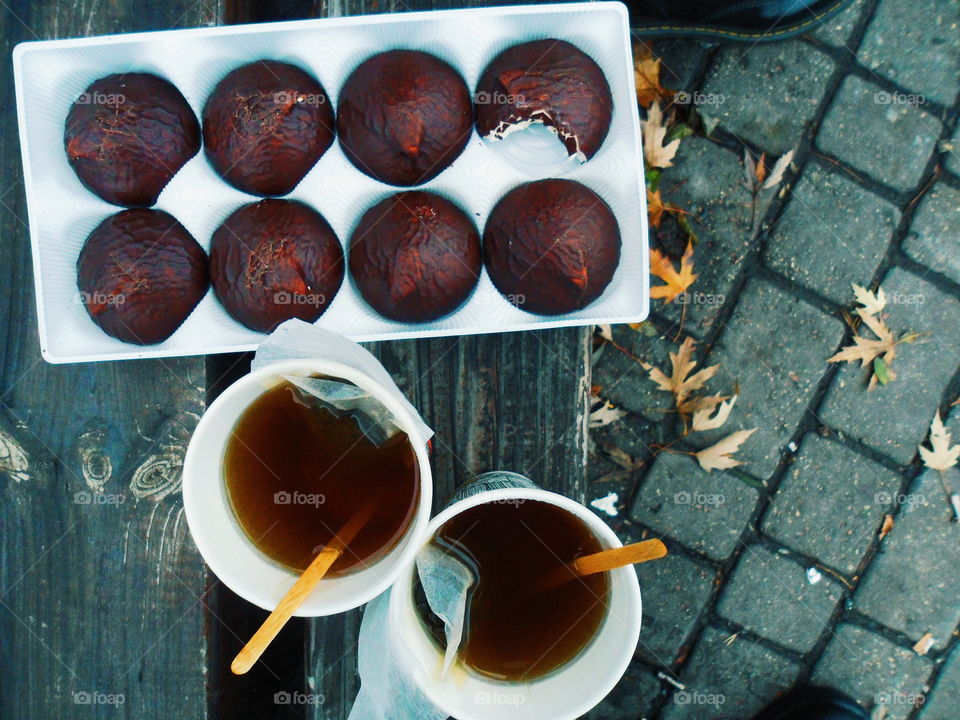 marshmallow in chocolate and two glasses of tea