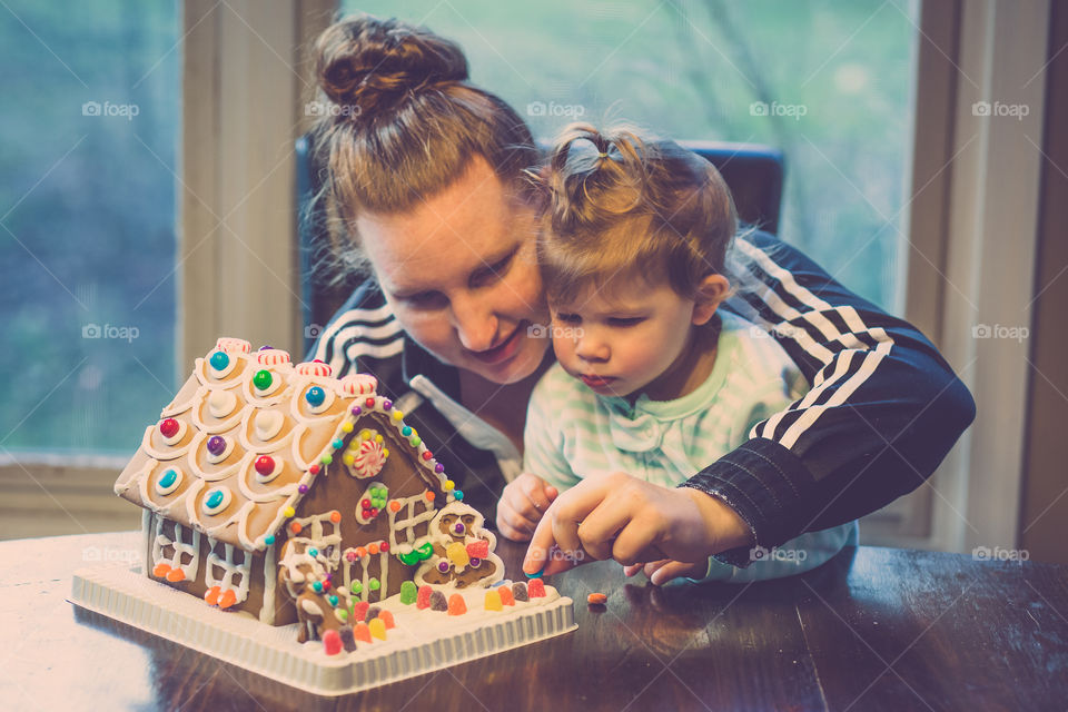 Family, Holiday, Tradition, Gingerbread House, Decorating
