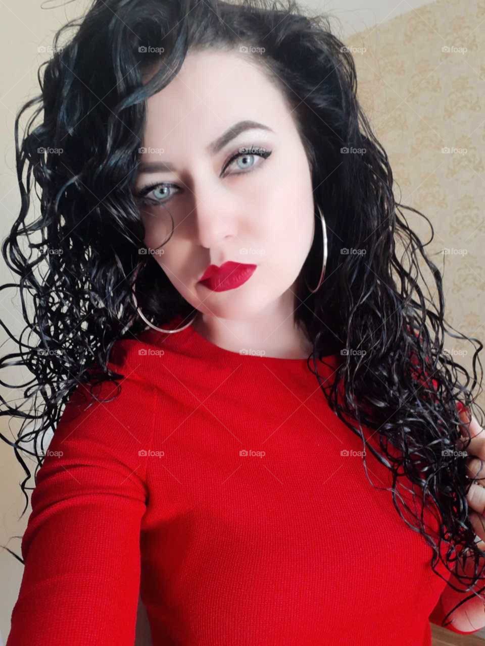 #me#few#days#ago#red#pasion#my#fav#color#selfie#of#theday#brunette#curly#girl#grey#eyes#