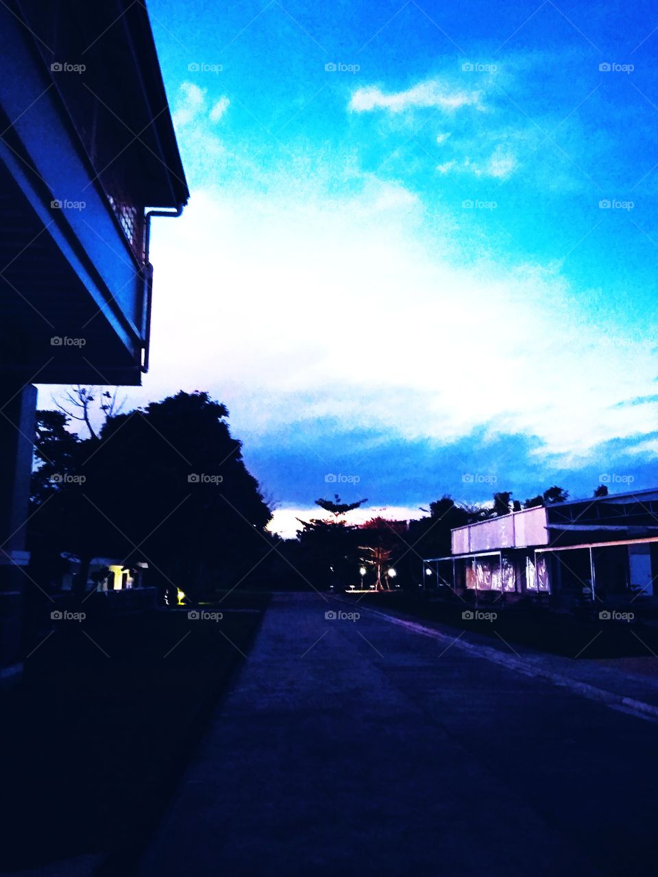 Summertime at cozy staycation in Sta Rosa. Almost dark.. just like when I went there alone on my darkest moments.  😞😔