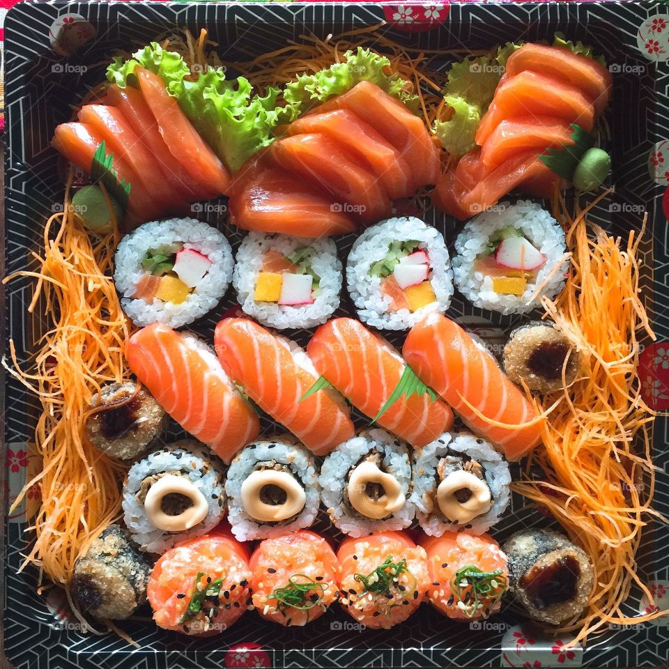 Ready-to-eat sushi and sashmi