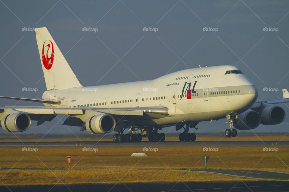 JAPAN AIR LIES B747-400 AT SYDNEY KINGSFORD SMITH INTERNATIONAL AIRPORT SYDNEY, AUSTRALIA