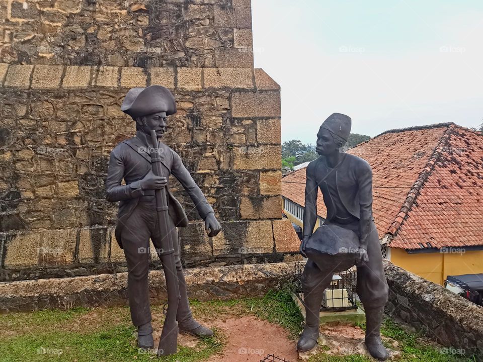 Moon gallery galle Dutch Fort. Status of officer and innocent worker
