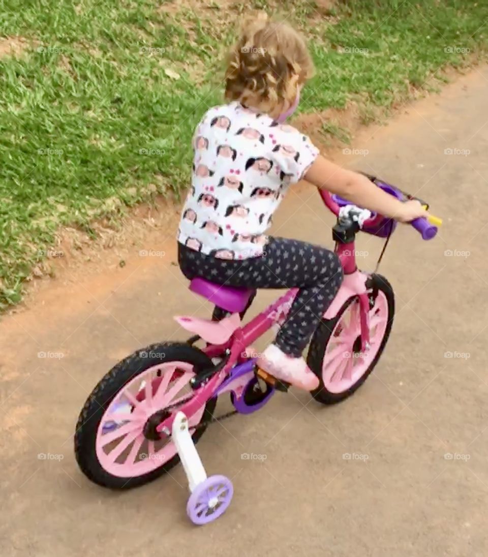 🇺🇸 Cycling is very good!  Here, my daughter Maria Estela on a fun day of cycling (Bragança Paulista, Brazil). / 🇧🇷 Passear de bicicleta é muito bom! Aqui, minha filha Maria Estela em um divertido dia de pedalada(Bragança Paulista, Brasil).