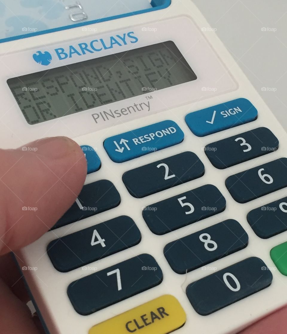 Barclays PINSentry card reader showing initial ‘respond, sign or identify screen. 