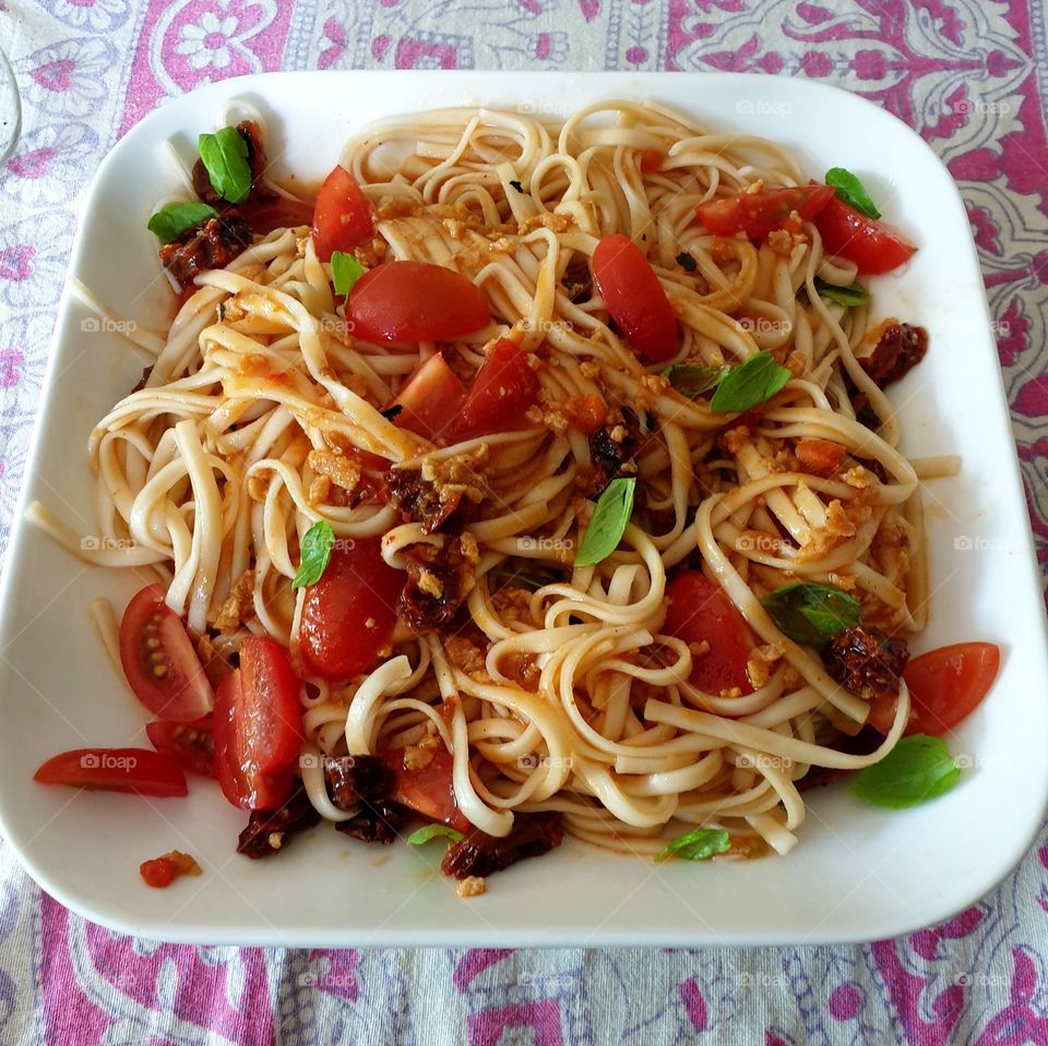 Pasta with a sauce Bolognese, tomatoes and basil.