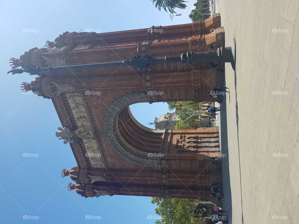 triumph gate barcelona