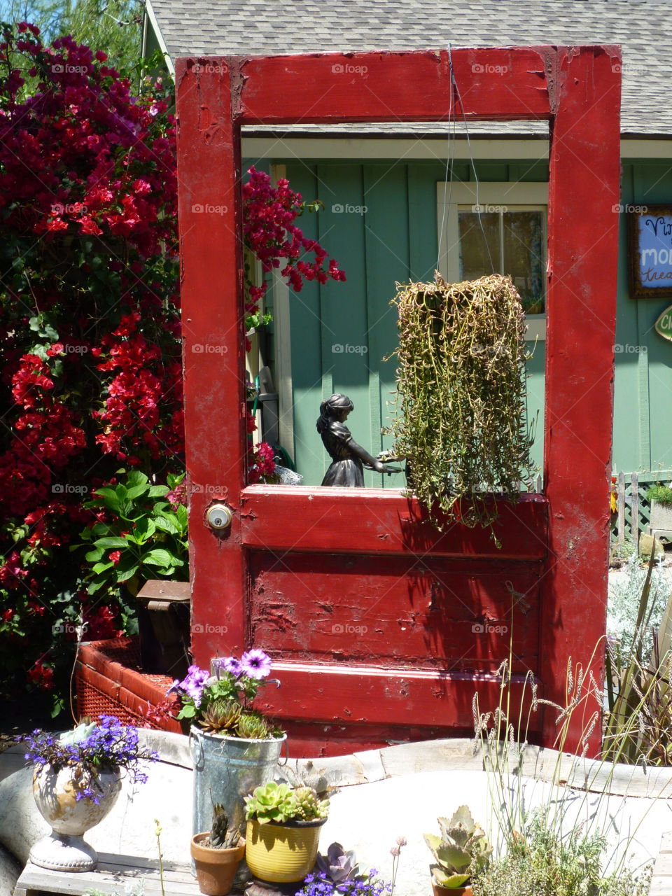 garden plants red statue by kenglund