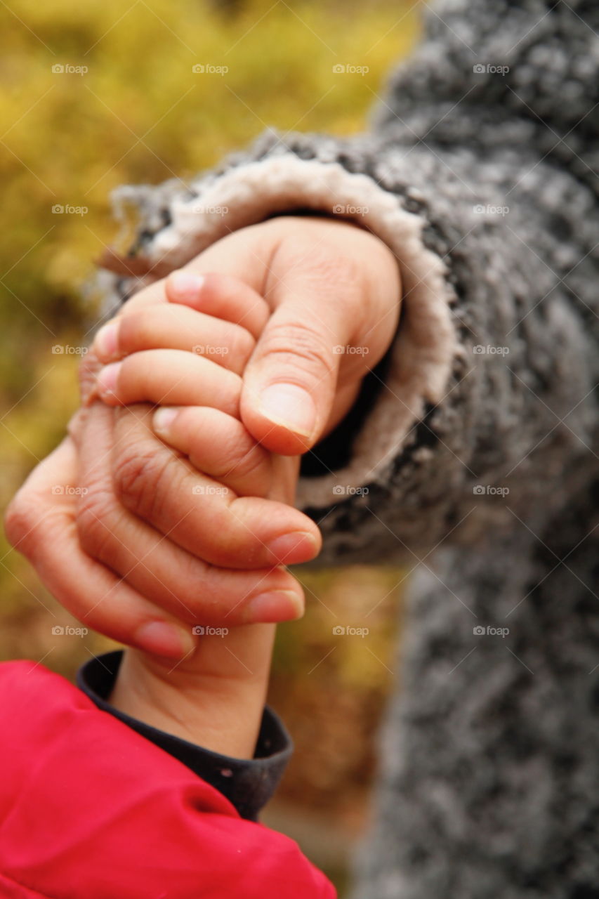 Holding hand mom & baby