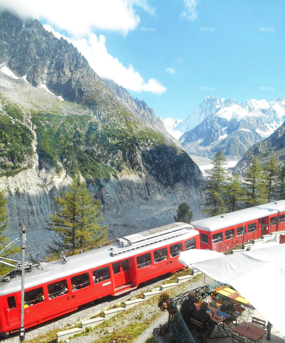 Le train de la vallée de la mer de glace au Mont Blanc