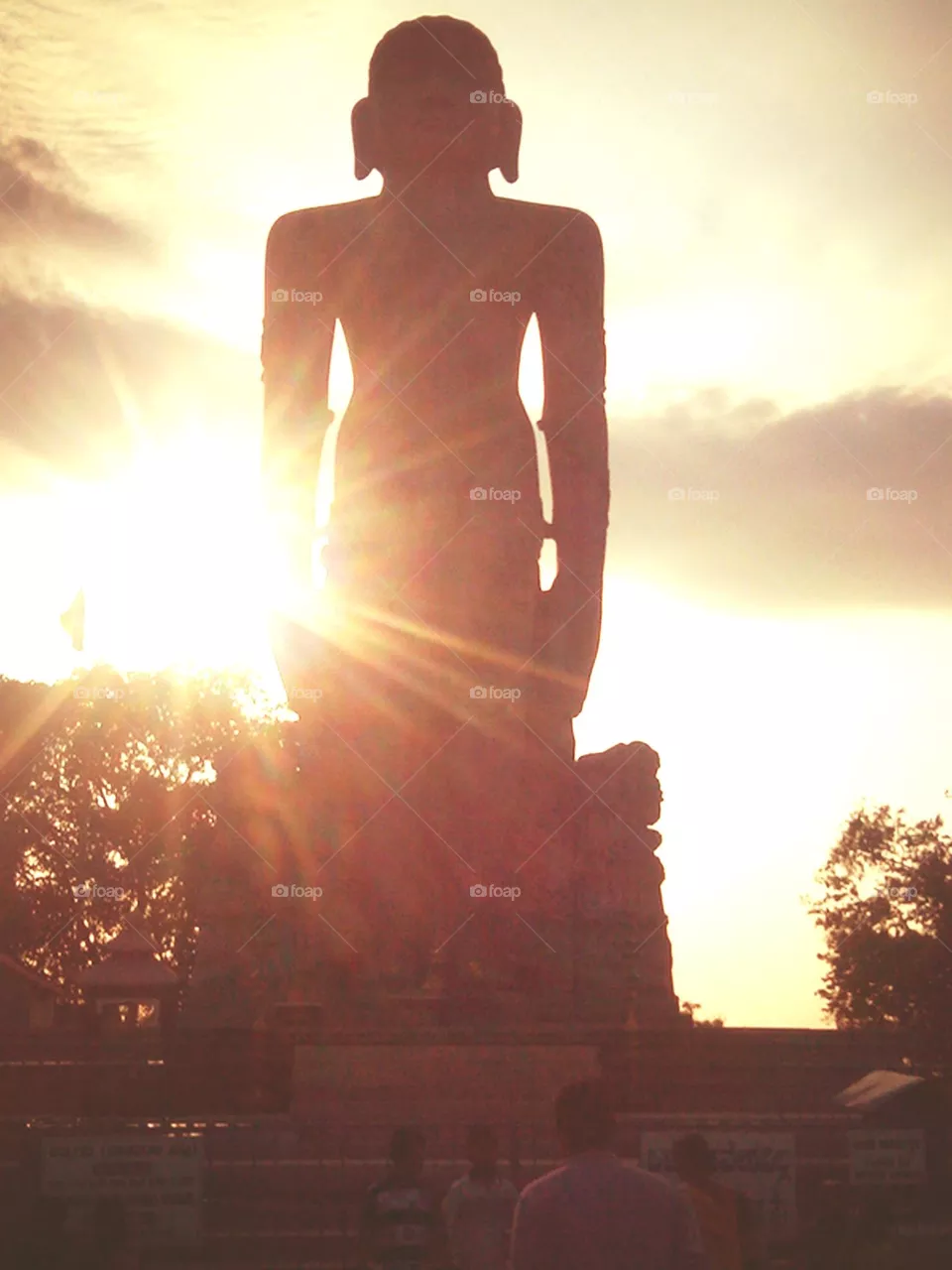 statue