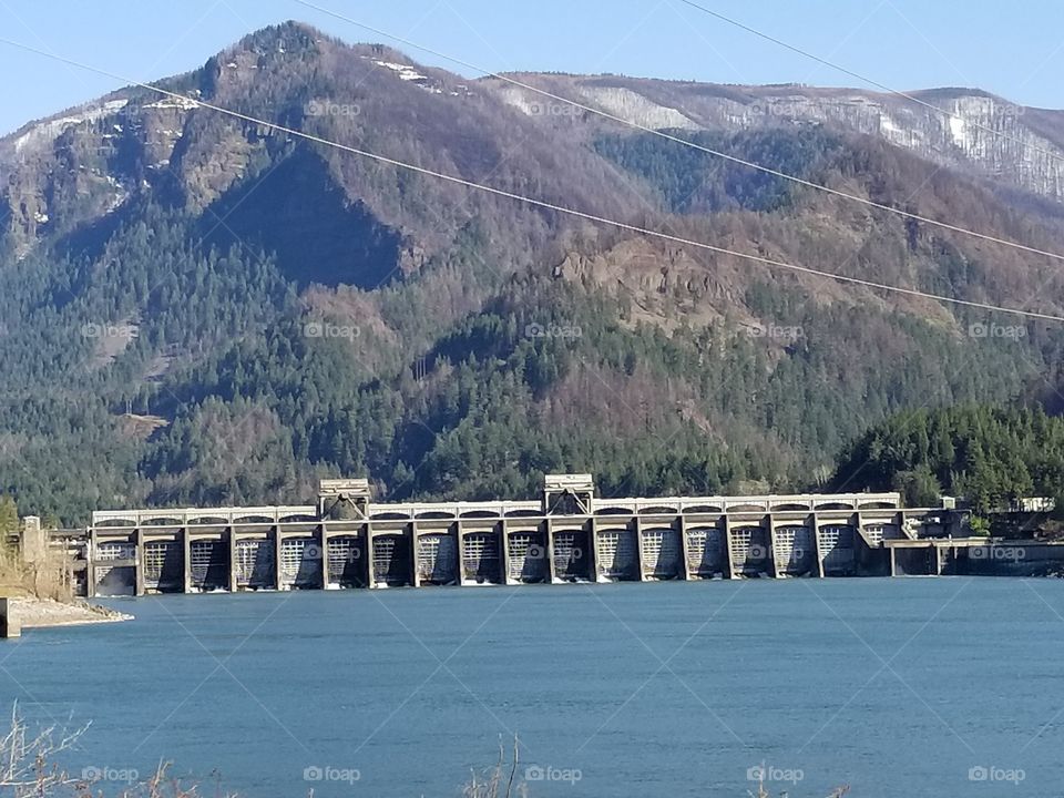 Cascade Locks Dam