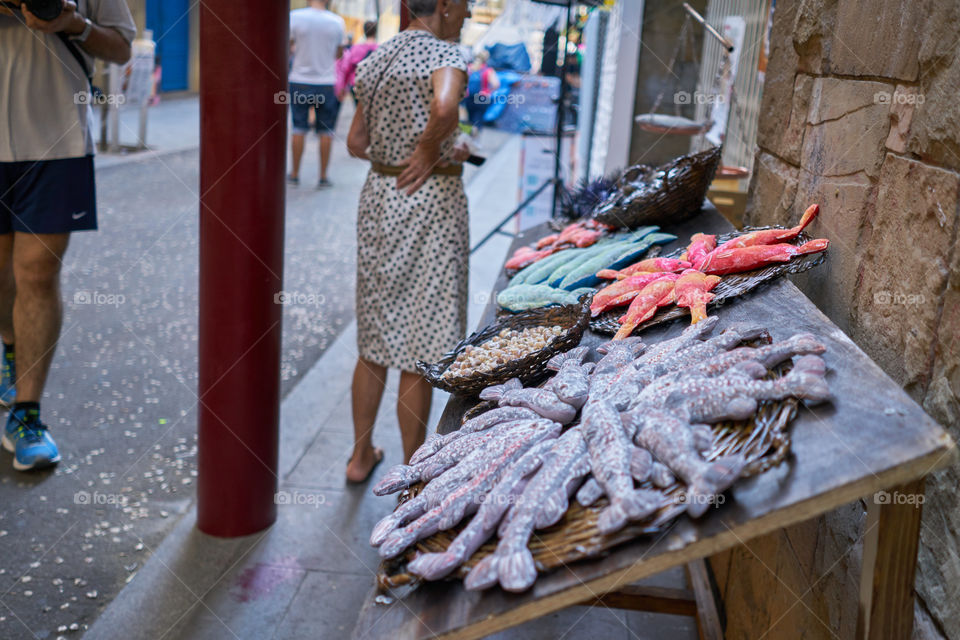 Barrio de Gracia. Primer día de Fiesta. Listos para el verdicto del jurado