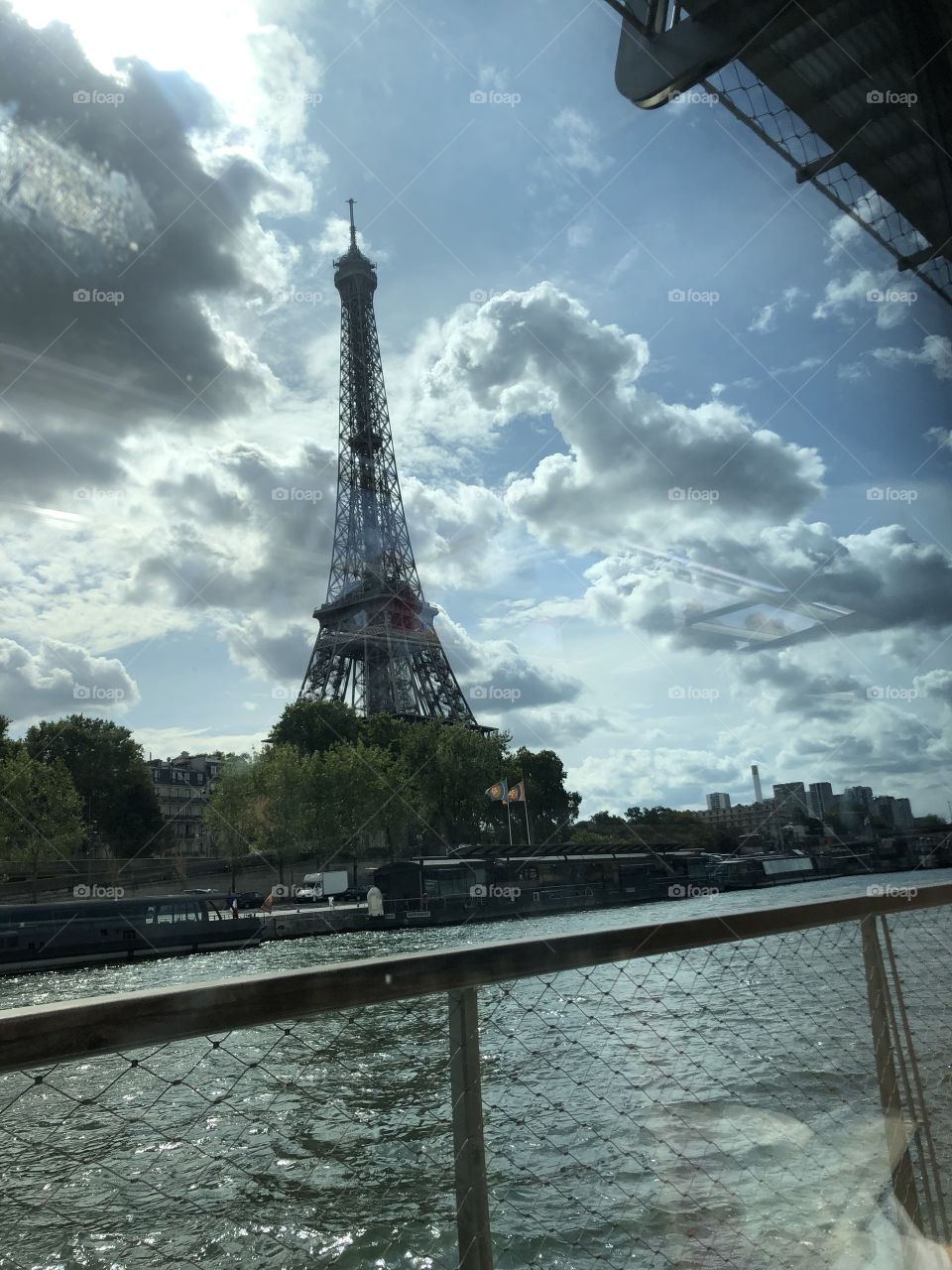 Paris 2019, I've seen the Horse-shaped Cloud