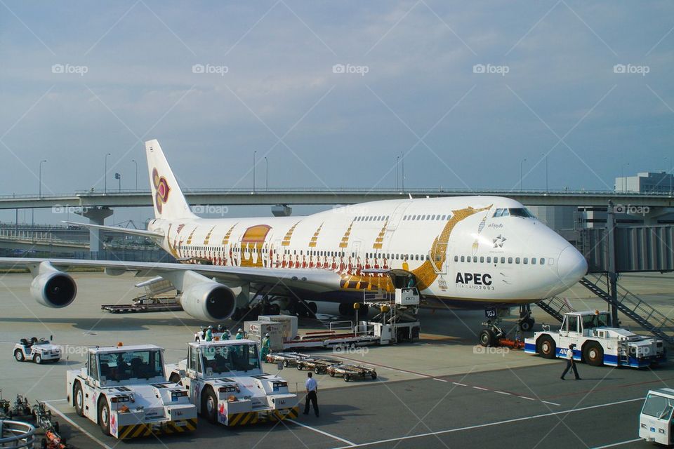 THAI AIRWAYS INTERNATIONAL B747-400 KIX