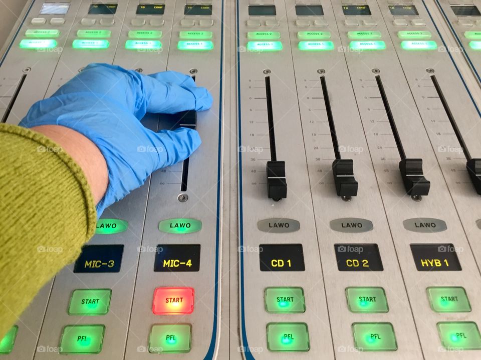 Working with rubber gloves as coronavirus protection