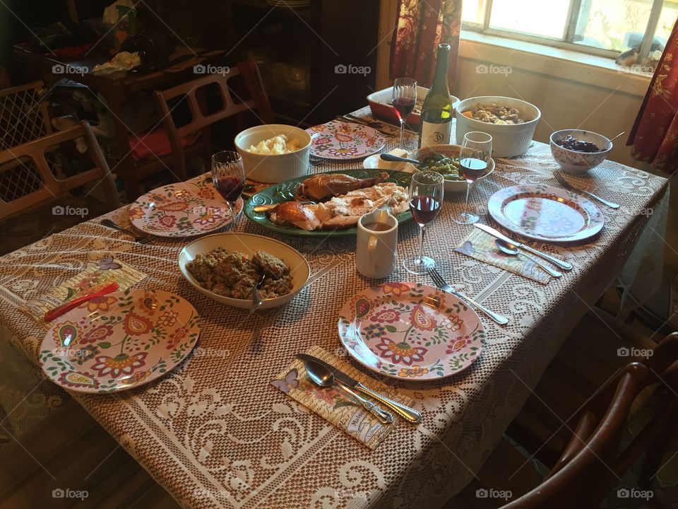 A table placement for Thanksgiving. 
