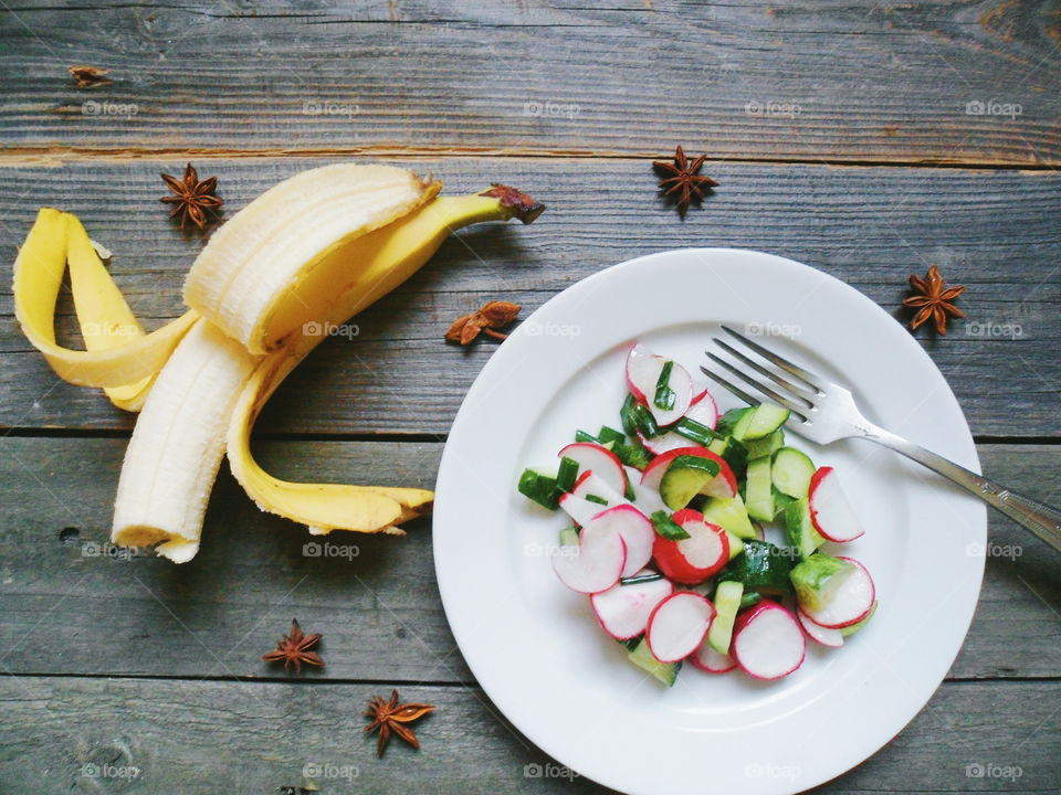 Vegetable salad with banana