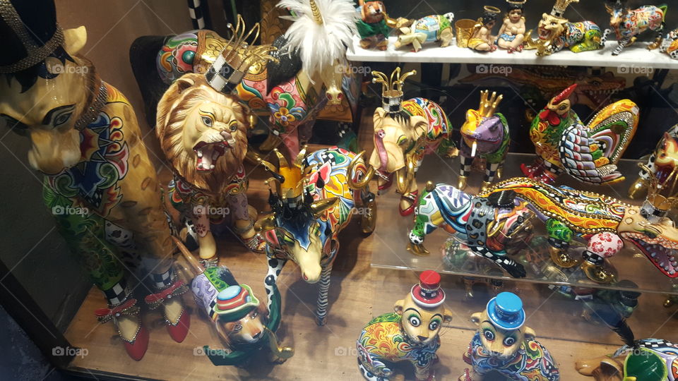 souvenir animal figurines