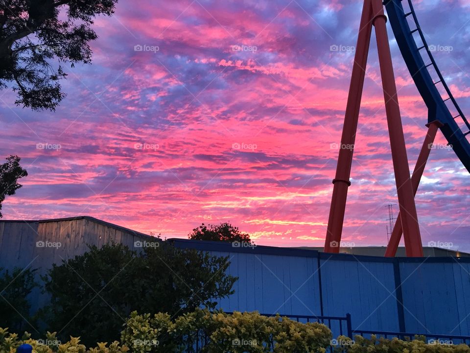 Red sky . I was at six flags ready to leave and I looked up and seen a red beautiful sky 