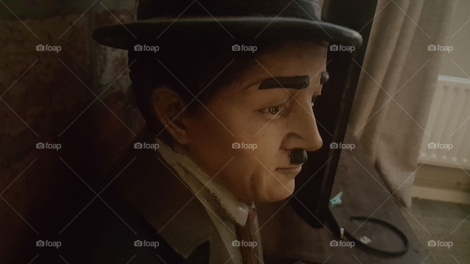 Charlie Chaplin Mini Statue