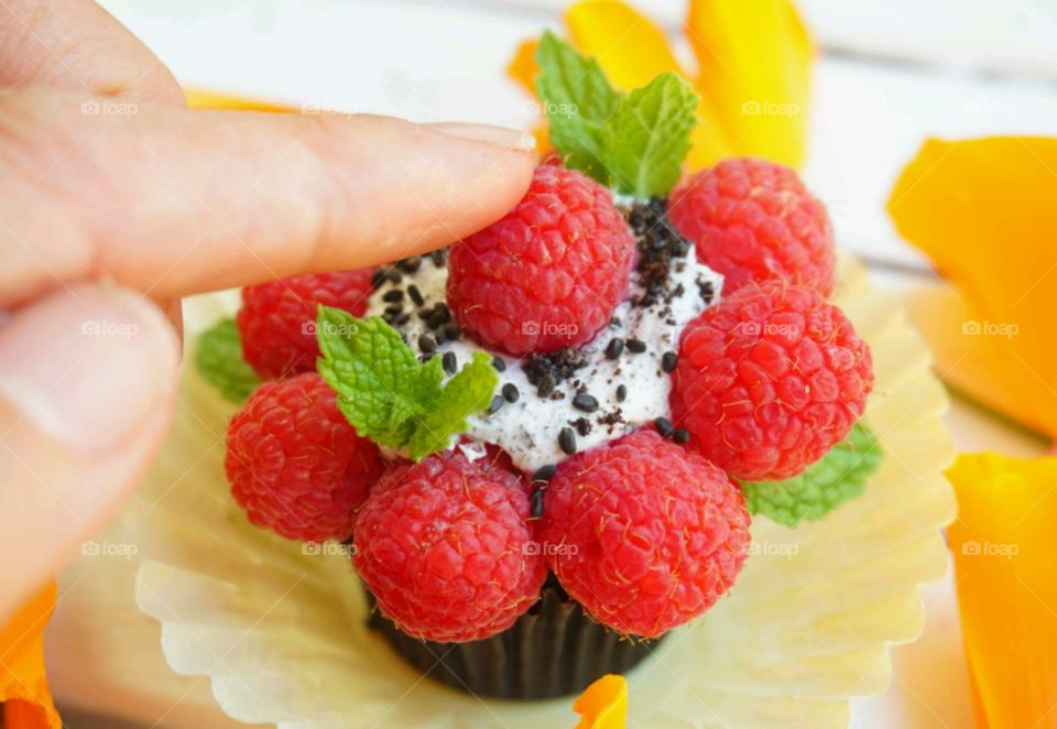 Crazy Cupcakes - creative raspberry