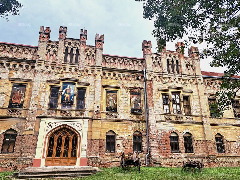 Ruin palace exploring