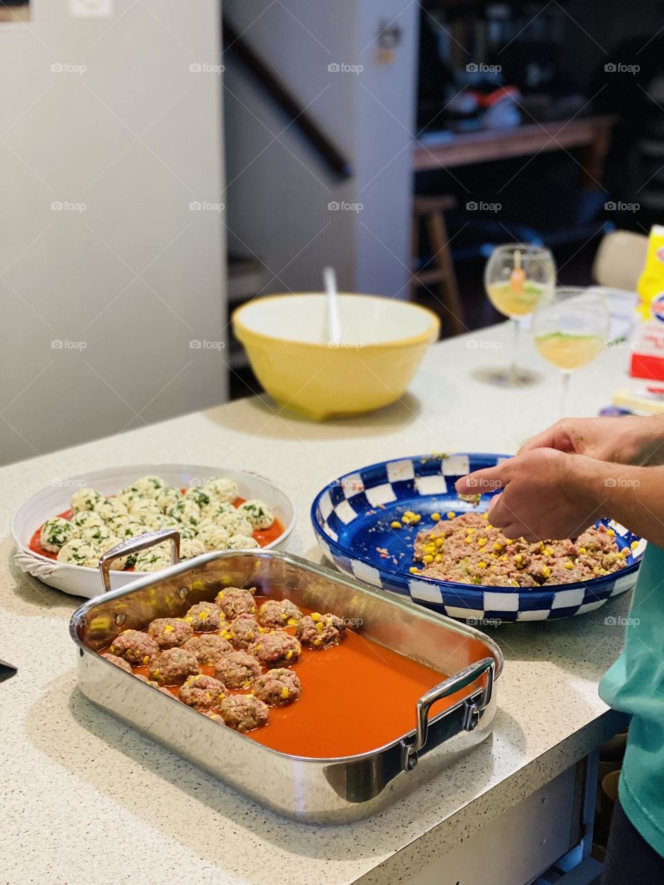 Preparing meatballs