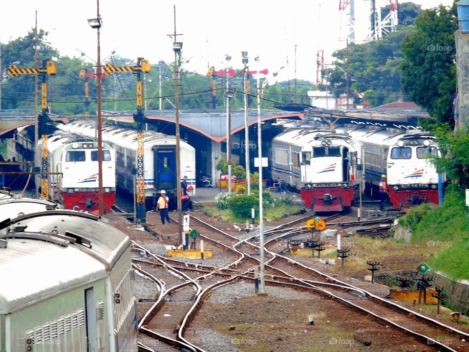 Three workers in Malang Railway Station. From left : GE U20C (CC 203), GE U18C (CC 201), and GE CM20EMP (CC 206).