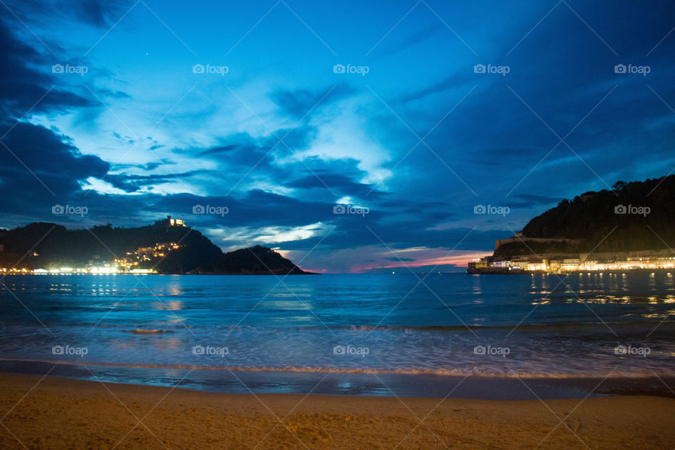 Night falls in San Sebastián 