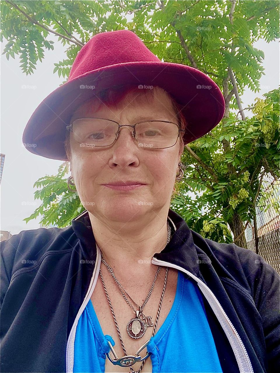 I, „Petra Schiller“ a.k.a. „Maxine Firefox“ a.k.a. „Maximiliane Feuerfuchs“ am standing in the parking lot underneath the „Pulaski Bridge“ at „Newtown Creek“ in LIC, Queens. 2023. Hypnotic Productions