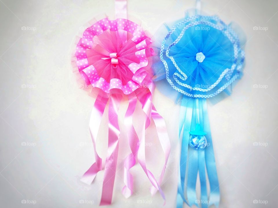 Pink bow and blue bow for the birth of twins