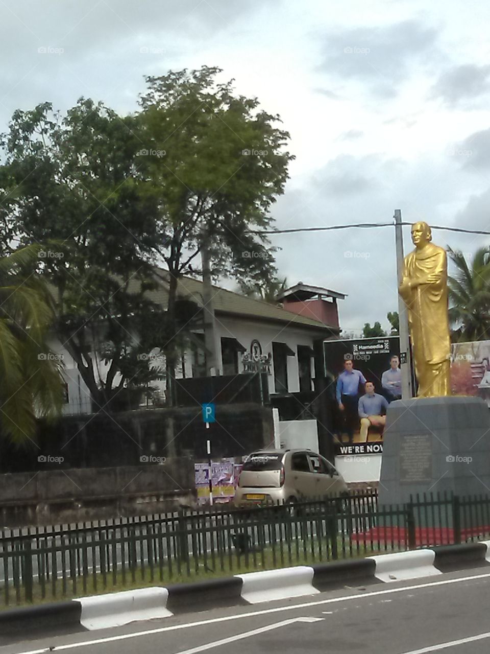 A gold colour statue