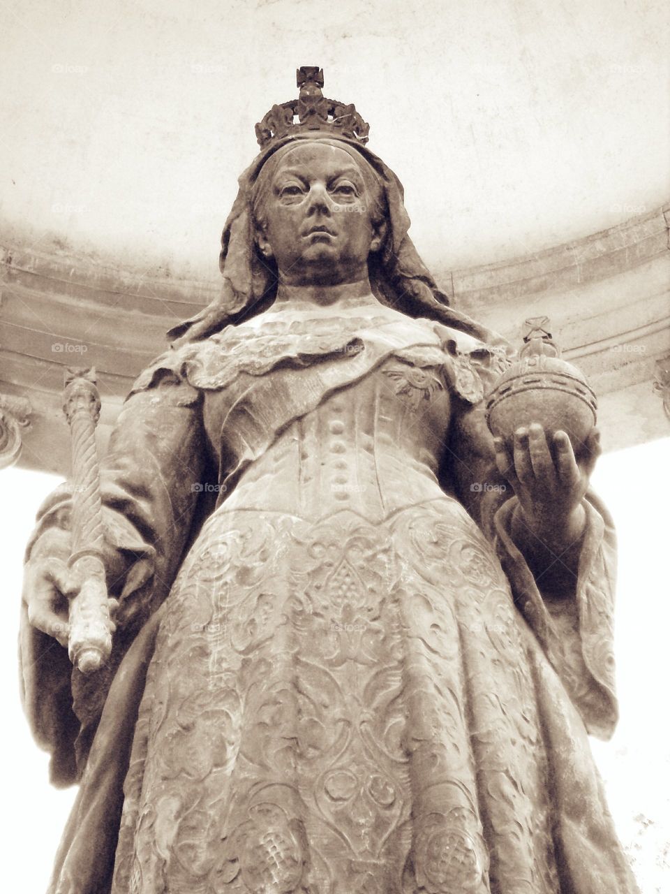Statue of Queen Victoria (sepia effect)
